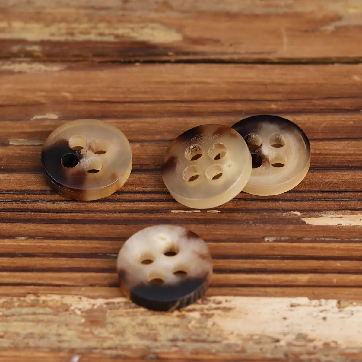 14MM Beige-Black Round Four-Hole Flat Yellow Cattle Horn Buttons 10pcs