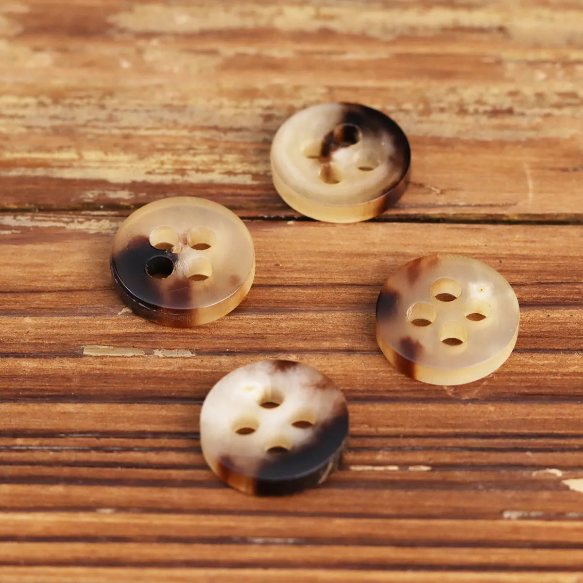 14MM Beige-Black Round Four-Hole Flat Yellow Cattle Horn Buttons 10pcs