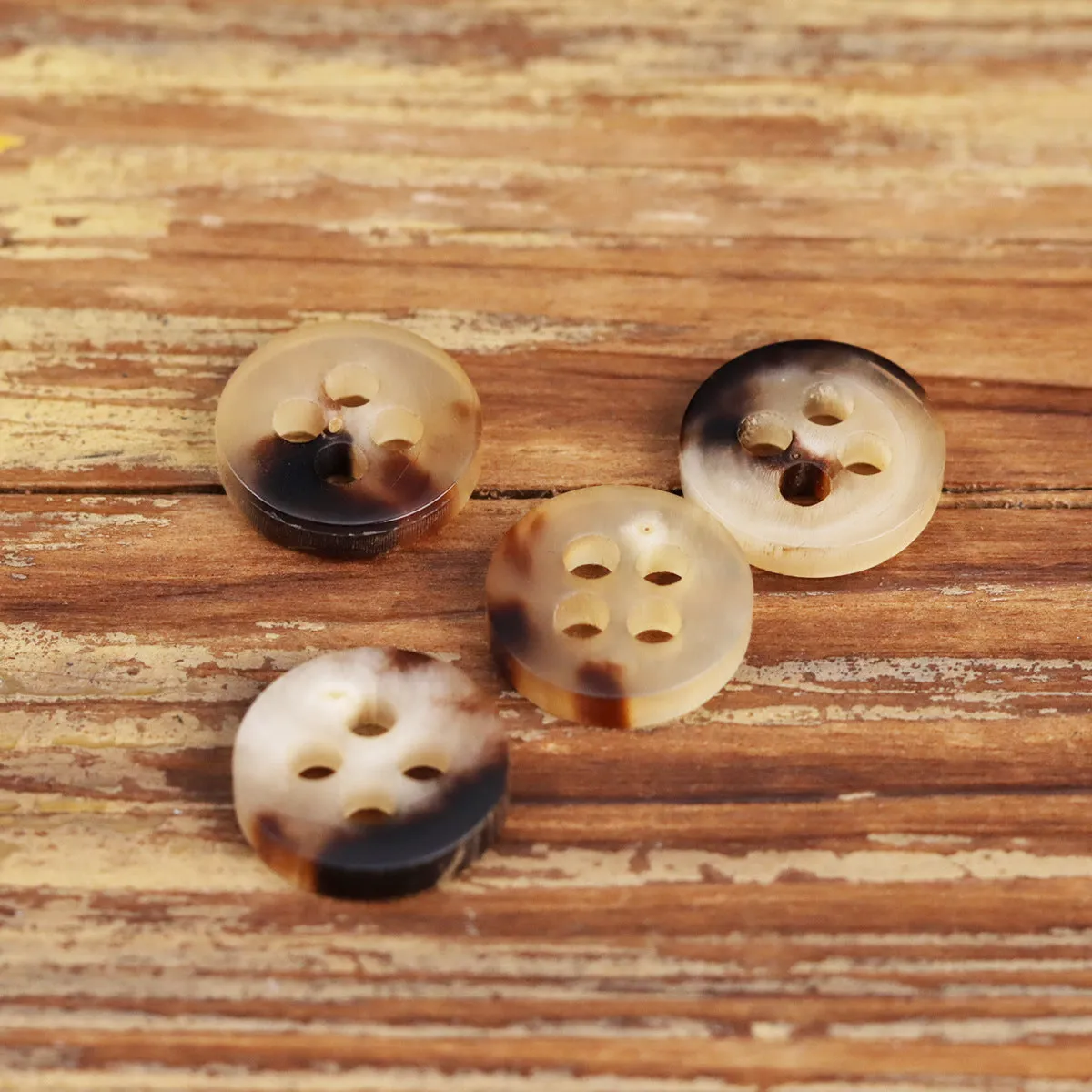 14MM Beige-Black Round Four-Hole Flat Yellow Cattle Horn Buttons 10pcs