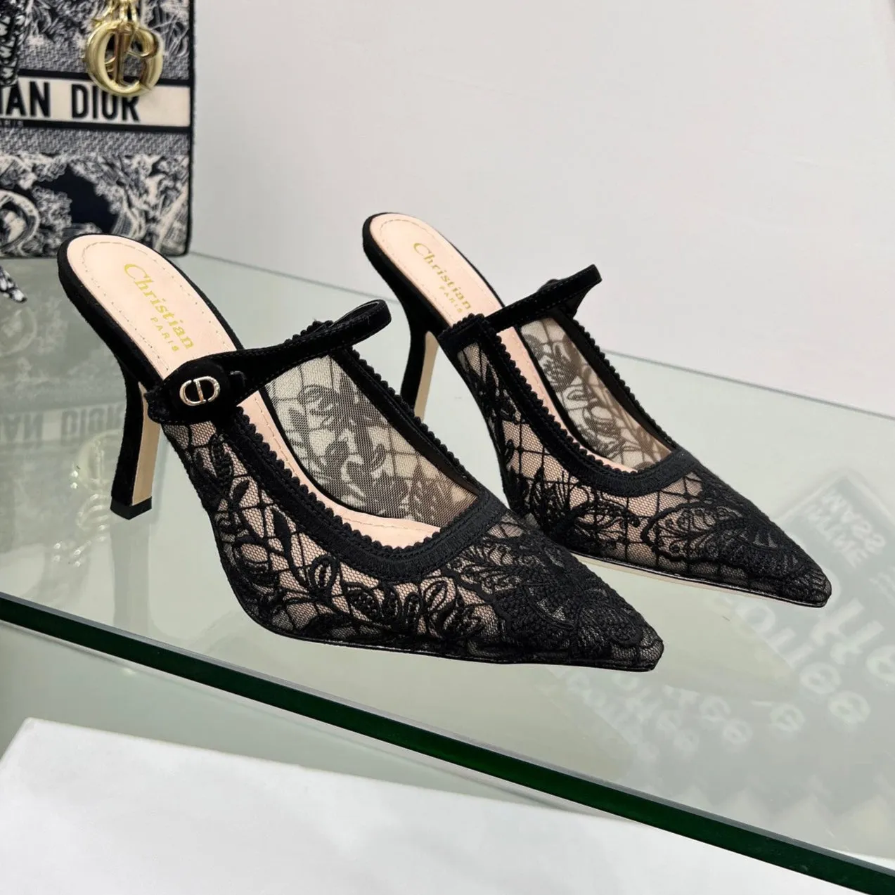 CD 25 Capture Heeled Mule Black Mesh