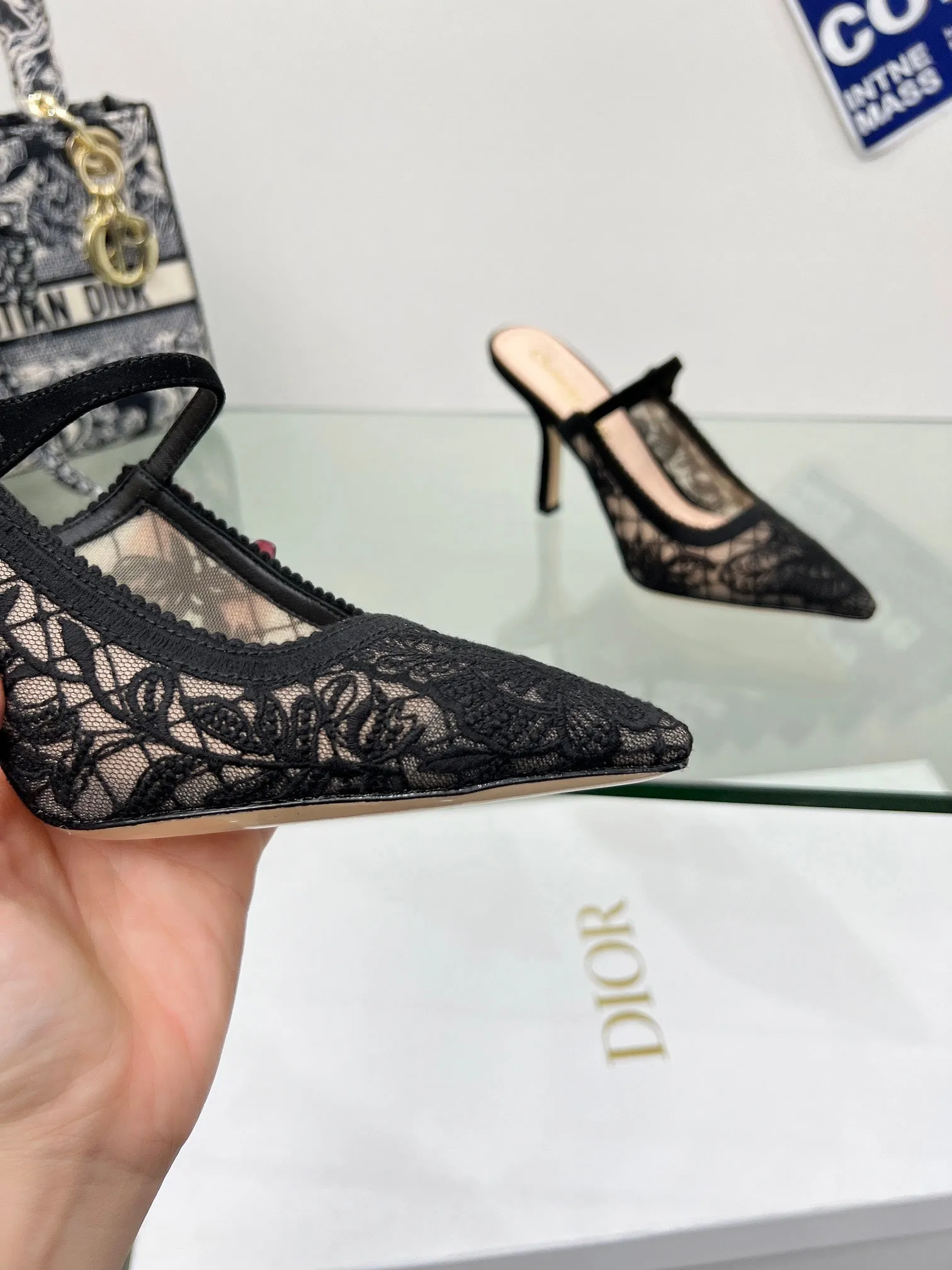 CD 25 Capture Heeled Mule Black Mesh