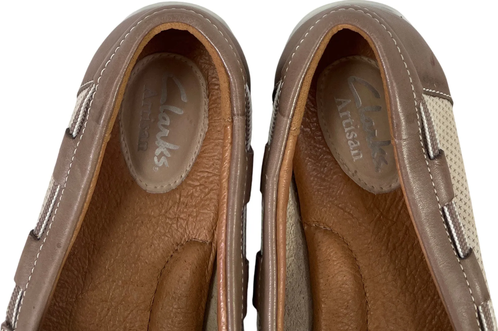 Clarks Artisan Women’s Ivory/Gray Leather Slip On Boat Shoes - 7