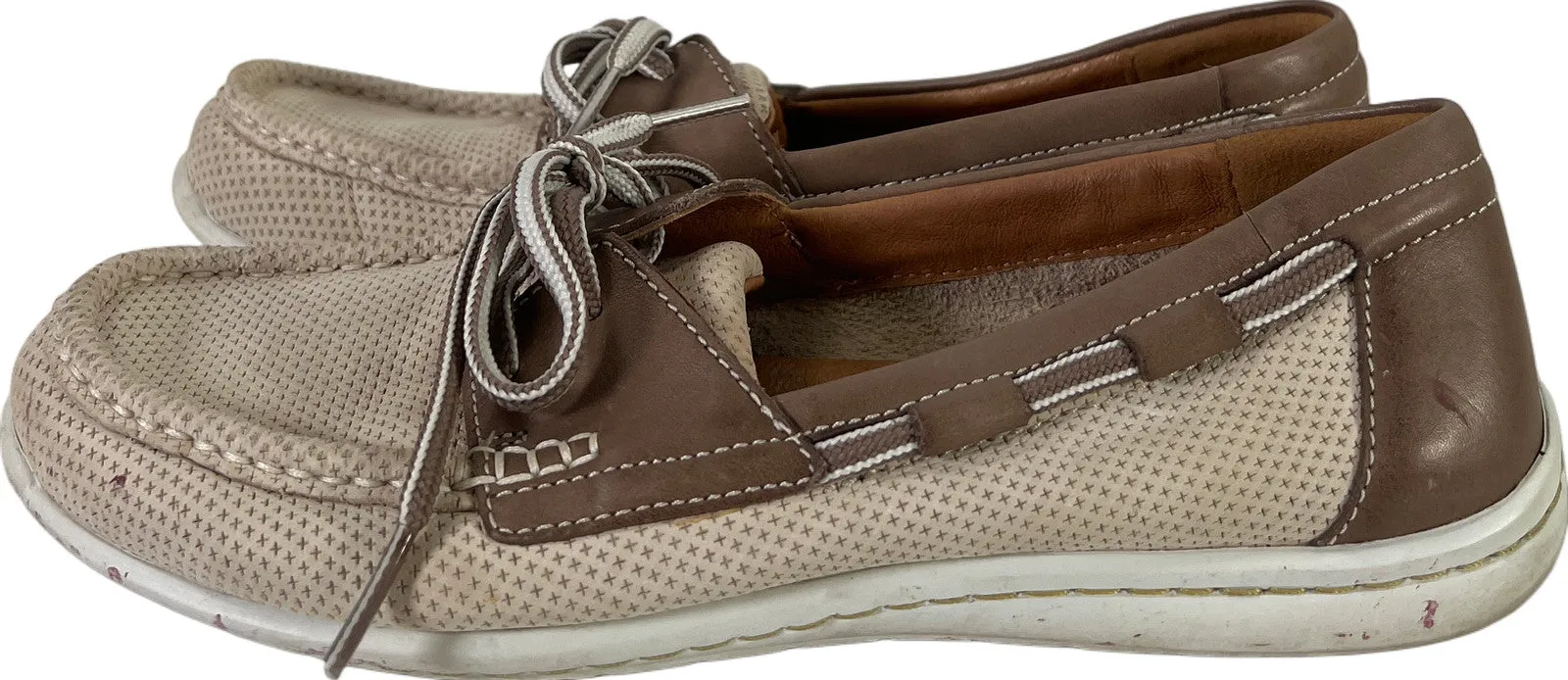 Clarks Artisan Women’s Ivory/Gray Leather Slip On Boat Shoes - 7
