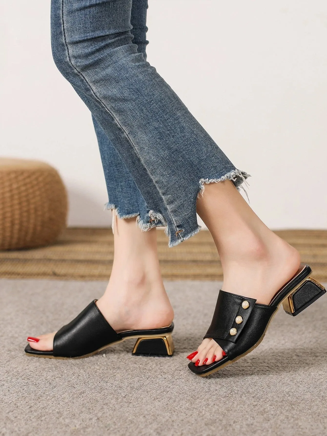 CM-SHS322346 Women Trendy Seoul Style Faux Pearl Decor Chunky Heeled Mule Sandals - Black