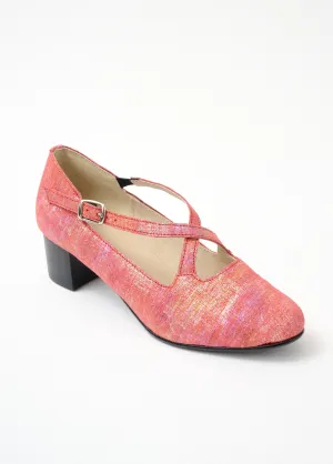 Comfort width leather pumps