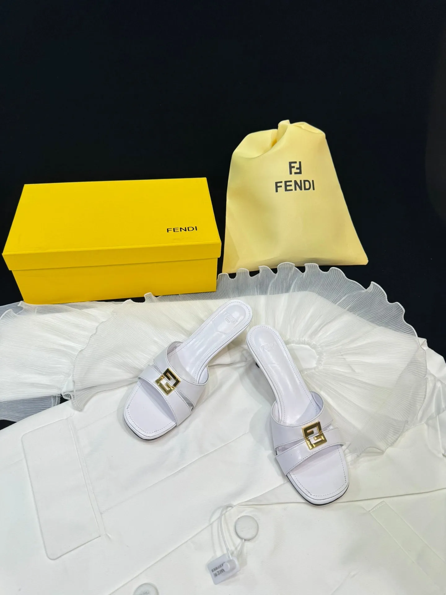 FENDI MEDIUM-HEELED 55 MM MULE IN WHITE LAMBSKIN WITH GOLD HARDWARE