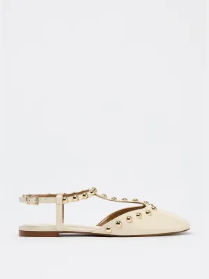 Flat shoes with studs