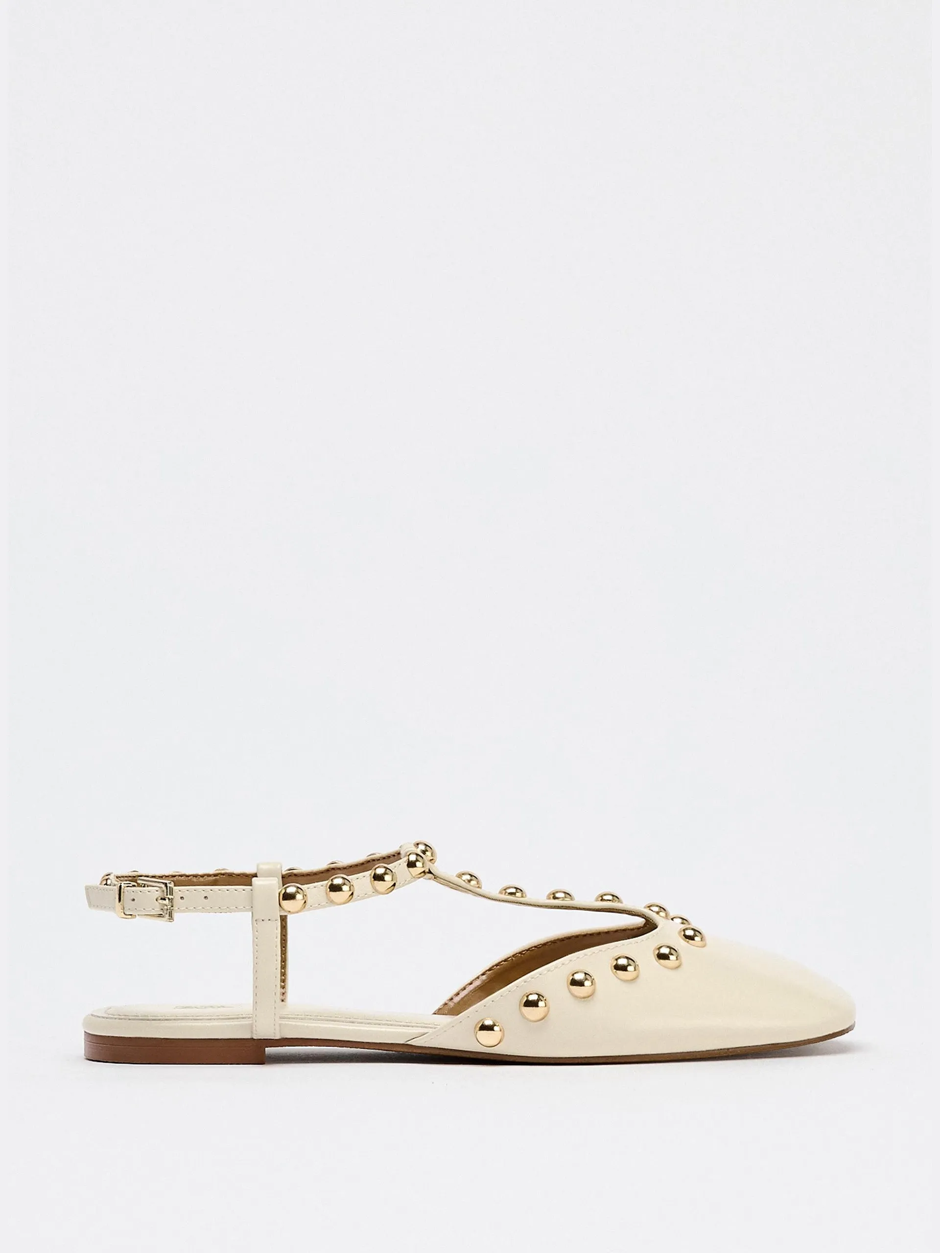 Flat shoes with studs