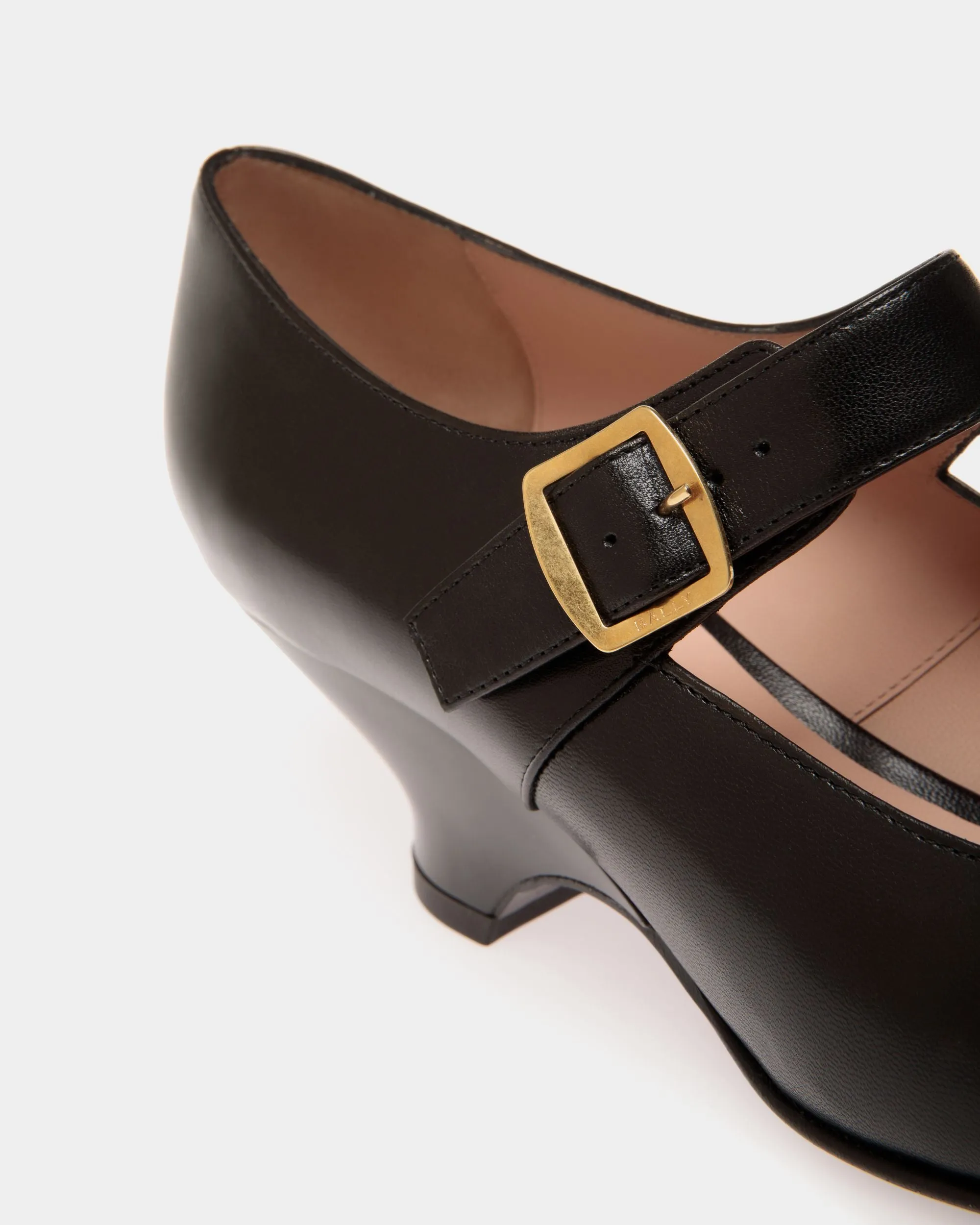 Glendy Pump in Black Leather