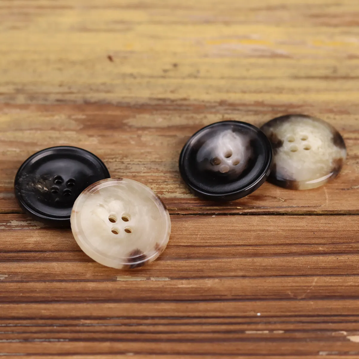 Imitation Yellow Cattle Horn Urea Buttons 30 Pack (5 Sizes)