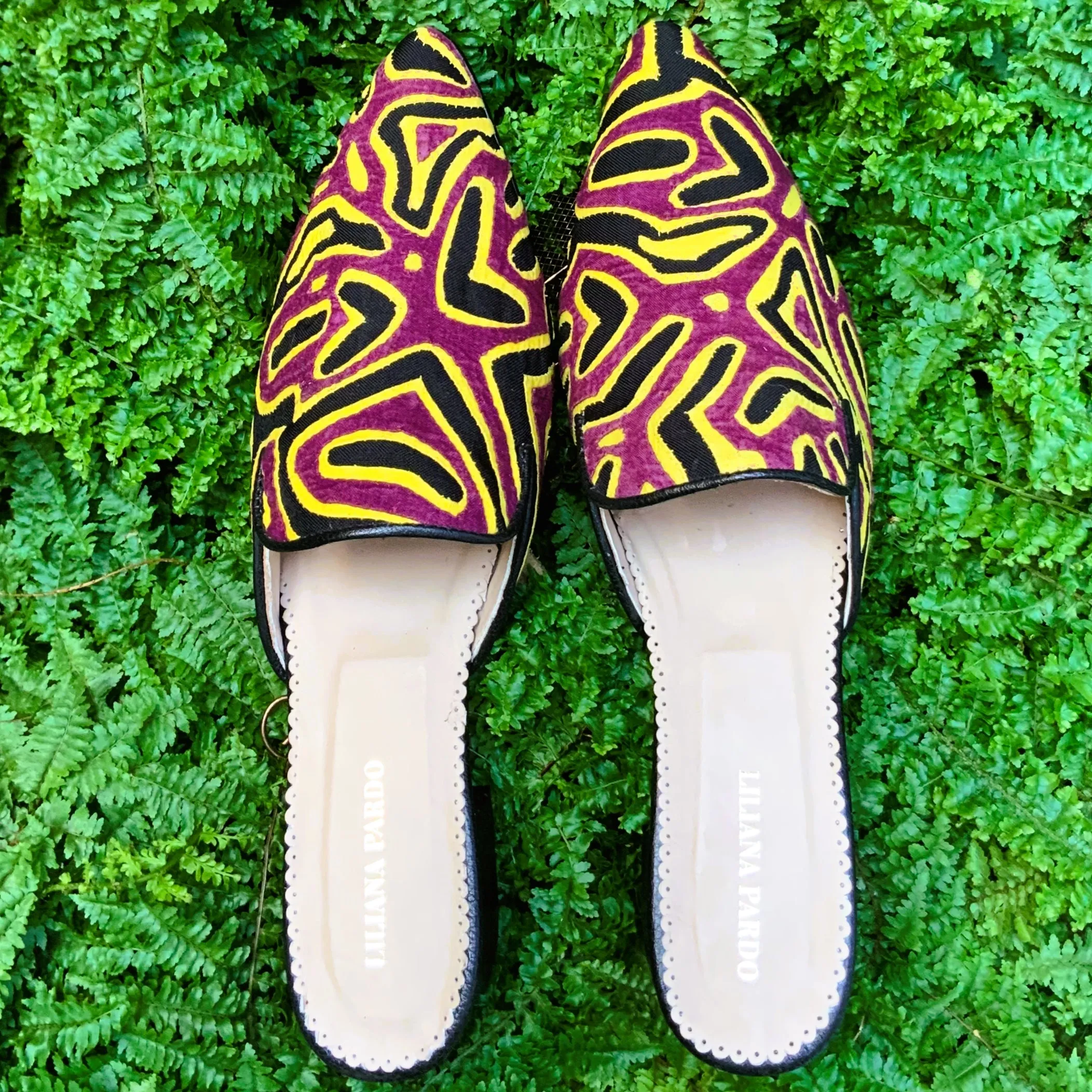 Mola Mule | Black Wine Hearts