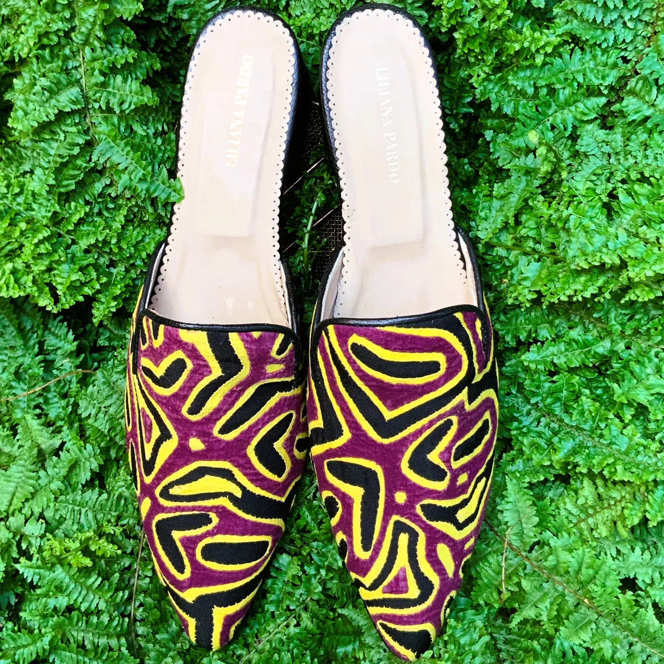 Mola Mule | Black Wine Hearts