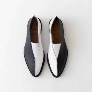 TRIANGLE FLAT　SHRINK BLACK / WHITE