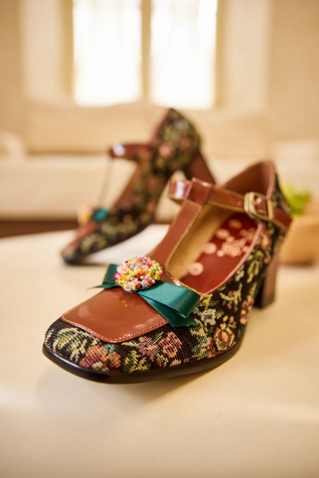 Vicconfy | Reese Sprinkle Applique T-Strap Pump