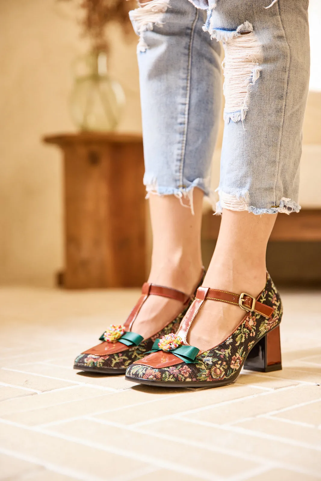 Vicconfy | Reese Sprinkle Applique T-Strap Pump