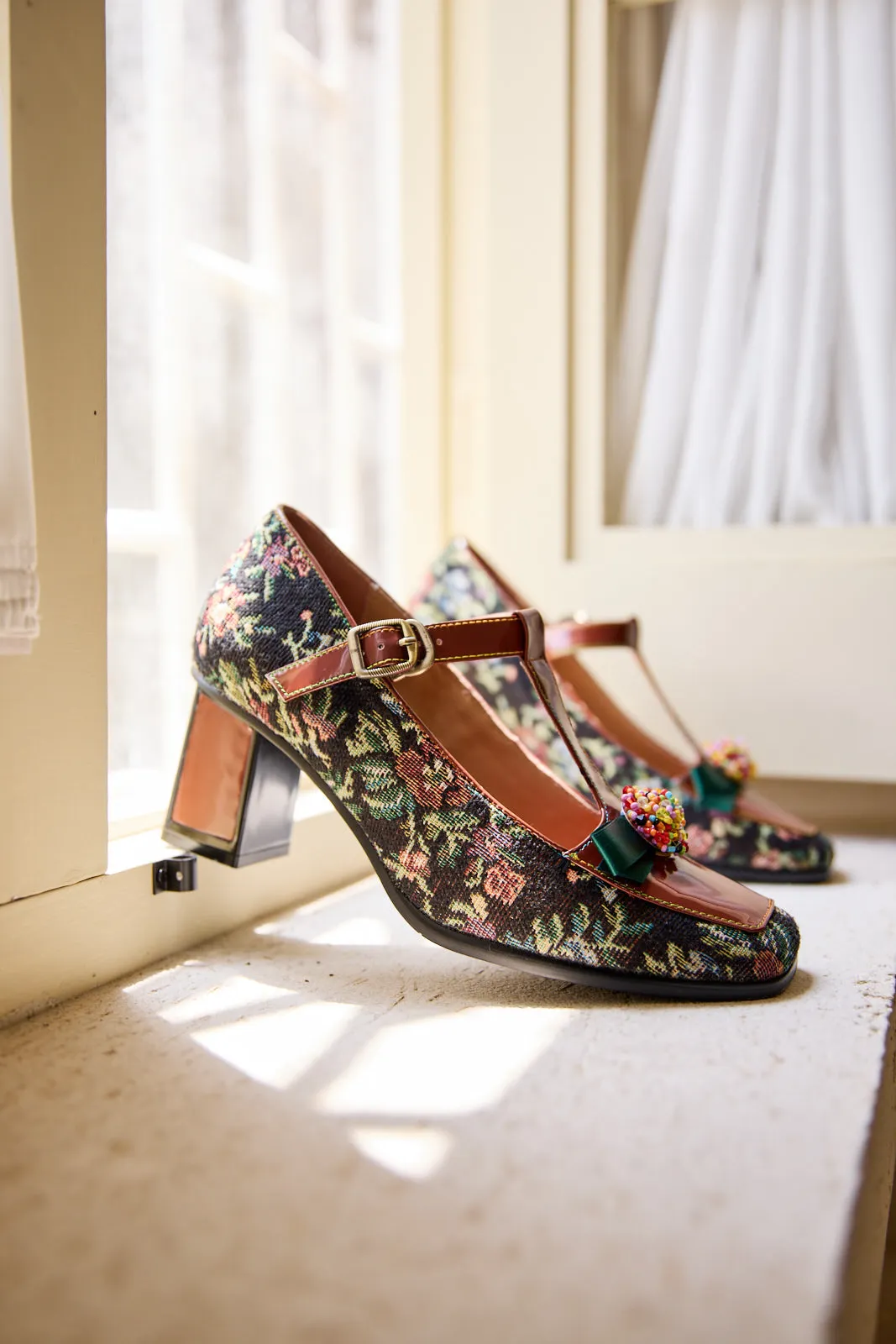 Vicconfy | Reese Sprinkle Applique T-Strap Pump