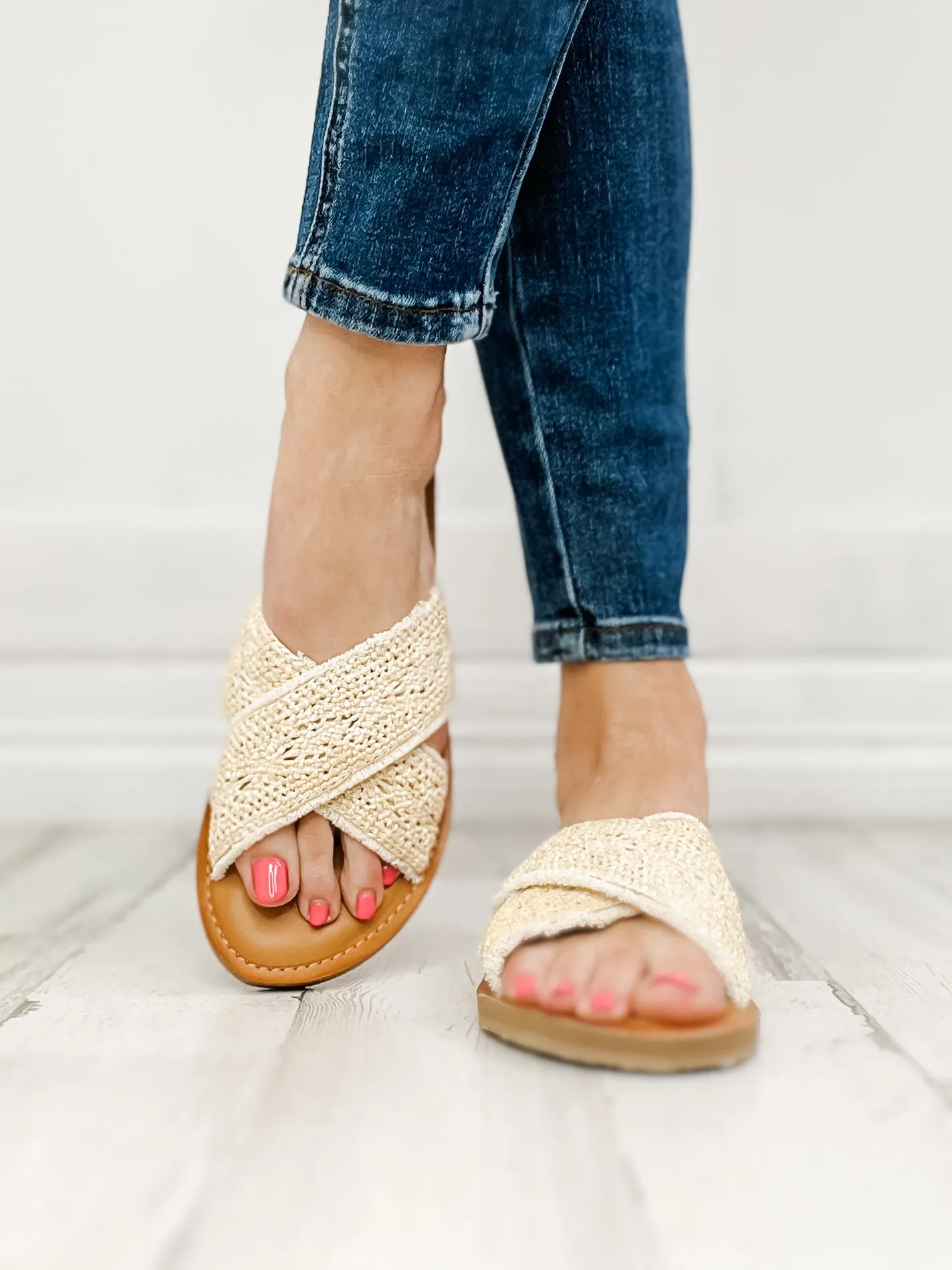 YellowBox Deska Raffia Sandal in Natural